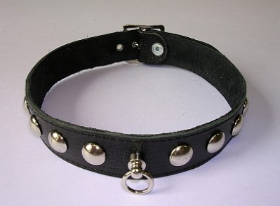 Collier En Cuir Avec Rivets