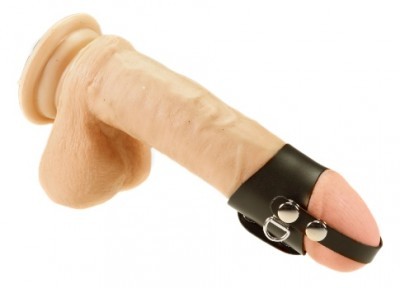 Crosse A Penis A Suspendoir