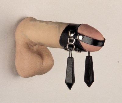 Crosse A Penis A Suspendoir